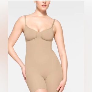 Skims 2X bodysuit in clay *never worn*